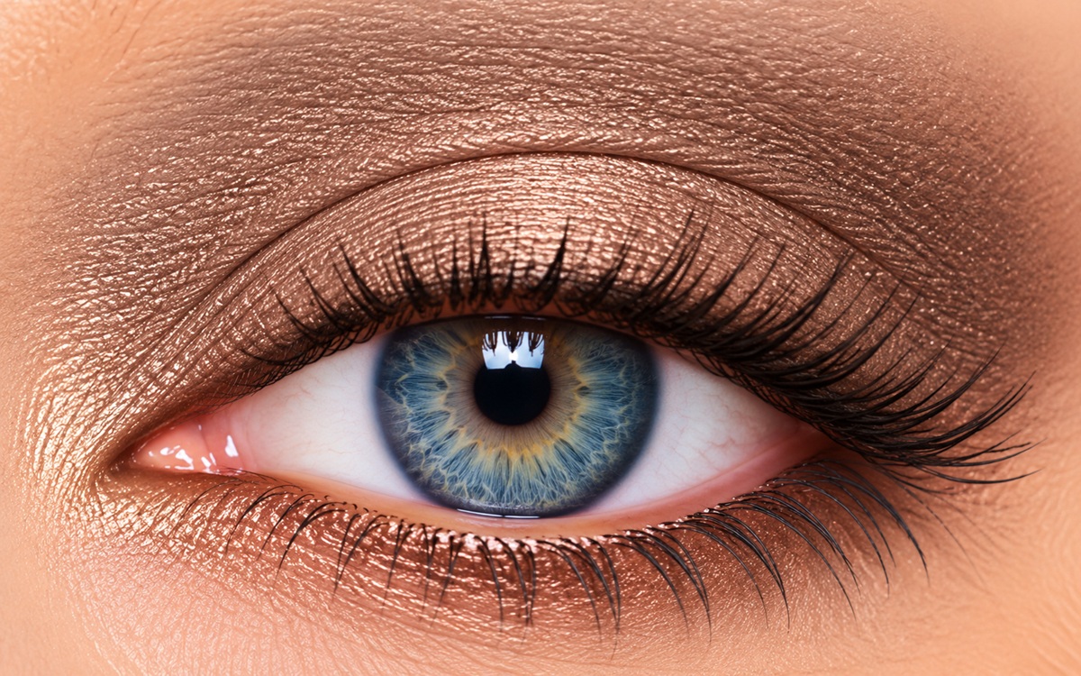 Brownstone Shimmer ShadowSense neutral smoky taupe eye color